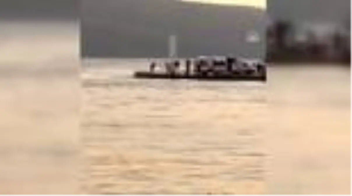 Denizde boğulma tehlikesi geçiren 3 kişiden 2'si kurtarıldı, biri kayboldu