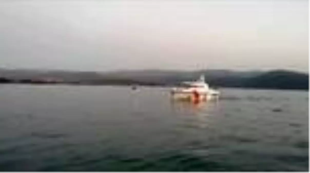 Denizde boğulma tehlikesi geçiren 3 kişiden 2'si kurtarıldı, biri kayboldu (2)