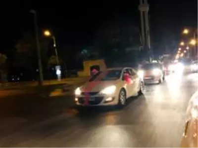 Vakaların arttığı Diyarbakır'da tedbirler hiçe sayıldı! Vatandaşlar, geç saatlere kadar düğün yaptı Vakaların arttığı Diyarbakır'da tedbirler hiçe sayıldı! Vatandaşlar, geç saatlere kadar düğün yaptı