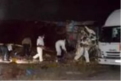 Son dakika haber: Erzurum'da 14 ton patlayıcı yüklü kamyon yola devrildi: 2 ölü Son dakika haber: Erzurum'da 14 ton patlayıcı yüklü kamyon yola devrildi: 2 ölü
