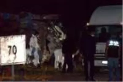 Son dakika haber: Erzurum'da 14 ton patlayıcı yüklü kamyon yola devrildi: 2 ölü Son dakika haber: Erzurum'da 14 ton patlayıcı yüklü kamyon yola devrildi: 2 ölü