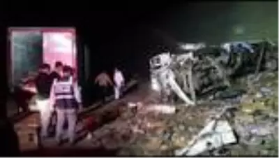 Son dakika haberi... Erzurum'da dinamit yüklü kamyon devrildi: 2 ölü Son dakika haberi... Erzurum'da dinamit yüklü kamyon devrildi: 2 ölü