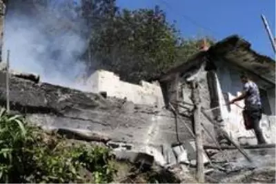 Son dakika haberleri! Evde çıkan yangın ormana sıçradı Son dakika haberleri! Evde çıkan yangın ormana sıçradı
