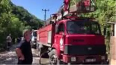 Son dakika haberi... Evden ormana sıçrayan yangın söndürüldü Son dakika haberi... Evden ormana sıçrayan yangın söndürüldü