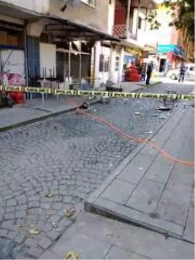 Lokantada meydana gelen korkunç patlama kamerada! Alevler içinde kalan adamın üzerine tabaklar yapıştı Lokantada meydana gelen korkunç patlama kamerada! Alevler içinde kalan adamın üzerine tabaklar yapıştı
