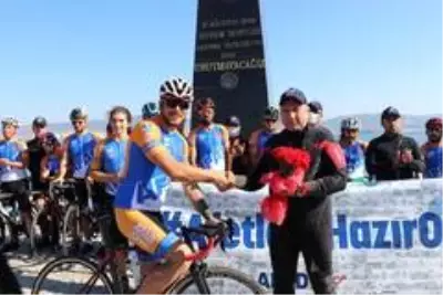 Gölcük Depreminin anısına onlarca kilometre bisiklet sürdüler Gölcük Depreminin anısına onlarca kilometre bisiklet sürdüler