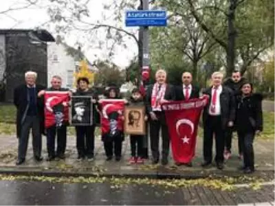 Gurbetçiler vatan hasretini şiirle gidermeye çalışıyor Gurbetçiler vatan hasretini şiirle gidermeye çalışıyor