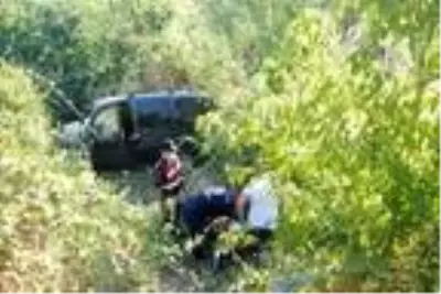 Son dakika haberi... Hafif ticari araç dere yatağına devrildi: 1 ölü, 2 yaralı Son dakika haberi... Hafif ticari araç dere yatağına devrildi: 1 ölü, 2 yaralı