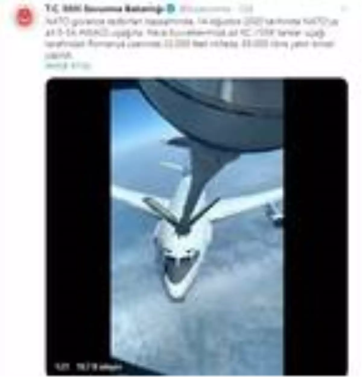 Hava Kuvvetleri'ne ait tanker uçaktan, NATO uçağına yakıt ikmali