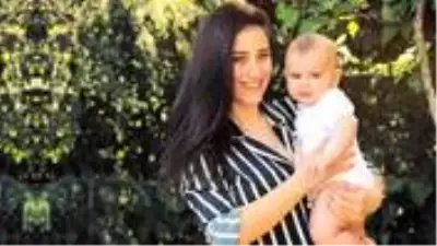 Hazal Kaya'nın bebeğiyle set arkasında verdiği poza yorum ve beğeni yağdı Hazal Kaya'nın bebeğiyle set arkasında verdiği poza yorum ve beğeni yağdı