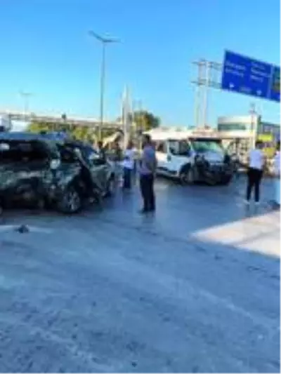 Son dakika haberleri | İşçi servisi ile hafif ticari araç çarpıştı: 1 ölü, 2 yaralı Son dakika haberleri | İşçi servisi ile hafif ticari araç çarpıştı: 1 ölü, 2 yaralı