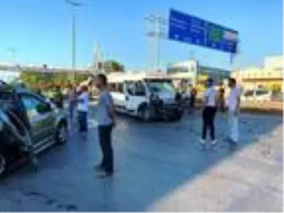 Son dakika haberleri | İşçi servisi ile hafif ticari araç çarpıştı: 1 ölü, 2 yaralı Son dakika haberleri | İşçi servisi ile hafif ticari araç çarpıştı: 1 ölü, 2 yaralı