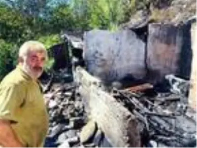 Son Dakika | Kömürlükte çıkan yangında 1 dönüm ormanlık alan zarar gördü Son Dakika | Kömürlükte çıkan yangında 1 dönüm ormanlık alan zarar gördü