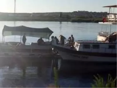 Nehre düşen kızını kurtarmaya çalışan baba, akıntıya kapılarak boğuldu Nehre düşen kızını kurtarmaya çalışan baba, akıntıya kapılarak boğuldu