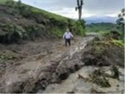 Son dakika... Of'ta sel ve heyelanın hasarı, gün ağarınca ortaya çıktı (5) Son dakika... Of'ta sel ve heyelanın hasarı, gün ağarınca ortaya çıktı (5)