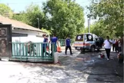 Tek başına yaşayan yaşlı adamdan 2 aydır haber alamayan akrabası, evine gidince cansız bedenle karşılaştı Tek başına yaşayan yaşlı adamdan 2 aydır haber alamayan akrabası, evine gidince cansız bedenle karşılaştı