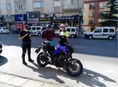 Son dakika haberi | Polis hatalı sürücüleri affetmedi Son dakika haberi | Polis hatalı sürücüleri affetmedi