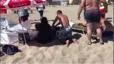 Husumetli olduğu komşusuyla plajda karşılaşan şahıs, aynı aileden 3 kişiyi bıçakla yaraladı Husumetli olduğu komşusuyla plajda karşılaşan şahıs, aynı aileden 3 kişiyi bıçakla yaraladı