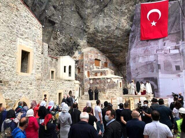 Sümela Manastırı'nda 5 yıl aradan sonra ilk ayin! Erdoğan'a teşekkür etmeyi unutmadılar