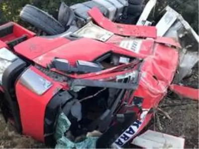 Süt dolu tanker devrildi: 1 yaralı Süt dolu tanker devrildi: 1 yaralı
