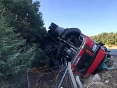 Süt dolu tanker devrildi: 1 yaralı Süt dolu tanker devrildi: 1 yaralı