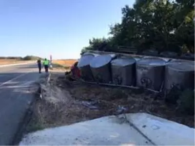 Süt dolu tanker devrildi: 1 yaralı Süt dolu tanker devrildi: 1 yaralı