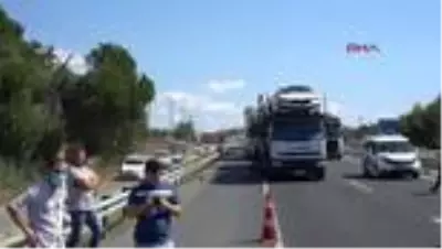 TEKİRDAĞ Tekirdağ'da buğday yüklü TIR devrildi, 3 kilometre araç kuyruğu oluştu TEKİRDAĞ Tekirdağ'da buğday yüklü TIR devrildi, 3 kilometre araç kuyruğu oluştu