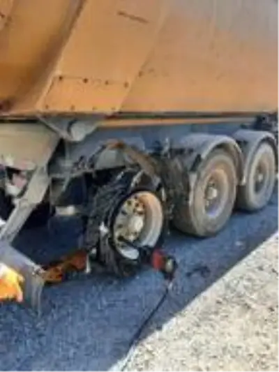 Son dakika... TIR'ın tekerinin kaplaması orman yangınına neden oldu Son dakika... TIR'ın tekerinin kaplaması orman yangınına neden oldu