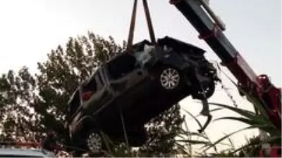 Son dakika haberleri: Yoldan çıkan araç dereye uçtu: 1 ölü, 2 yaralı Son dakika haberleri: Yoldan çıkan araç dereye uçtu: 1 ölü, 2 yaralı