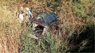 Son dakika haberleri: Yoldan çıkan araç dereye uçtu: 1 ölü, 2 yaralı Son dakika haberleri: Yoldan çıkan araç dereye uçtu: 1 ölü, 2 yaralı