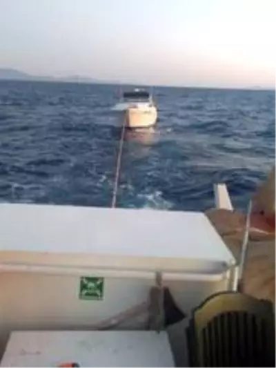 Bodrum açıklarında sürüklenen tekne kurtarıldı Bodrum açıklarında sürüklenen tekne kurtarıldı
