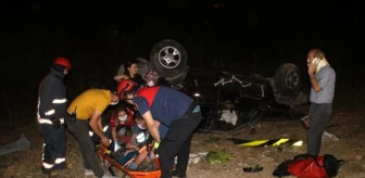 Kontrolden çıkan otomobil şarampole devrildi; baba ile iki çocuğu yaralandı