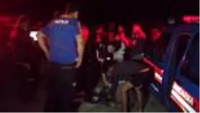 Koyda mahsur kalan 8 kişiyi kurtarma çalışmalarına ara verildi Koyda mahsur kalan 8 kişiyi kurtarma çalışmalarına ara verildi