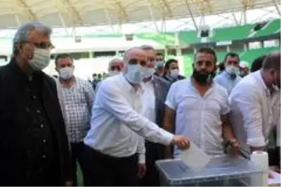 Sakaryaspor'un yeni başkanı Cevat Ekşi oldu Sakaryaspor'un yeni başkanı Cevat Ekşi oldu