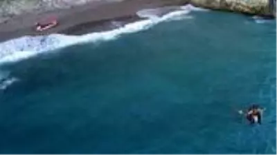 Zonguldak'ta koyda mahsur kalan 8 kişi gün ağarınca kurtarıldı Zonguldak'ta koyda mahsur kalan 8 kişi gün ağarınca kurtarıldı