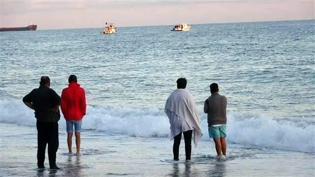 Zonguldak'ta koyda mahsur kalan 8 kişi gün ağarınca kurtarıldı Zonguldak'ta koyda mahsur kalan 8 kişi gün ağarınca kurtarıldı