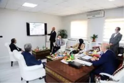 Bakan Karaismailoğlu'ndan Tuşba Belediyesine ziyaret Bakan Karaismailoğlu'ndan Tuşba Belediyesine ziyaret