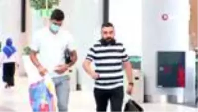 Cenk Özkaçar, Lyon'a imza atmak için Fransa'ya uçtu Cenk Özkaçar, Lyon'a imza atmak için Fransa'ya uçtu