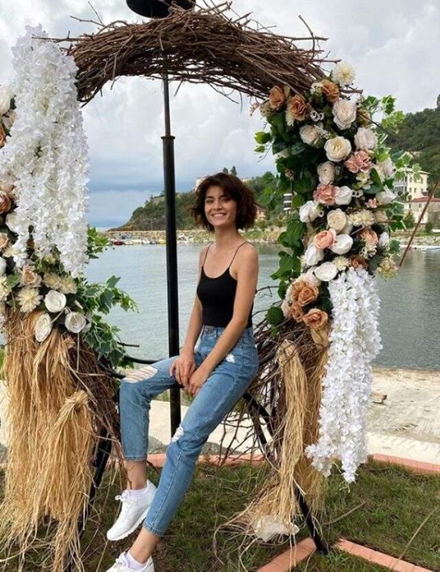 Eski gelin adayı Hanife Gürdal'ın kız kardeşi Hamide Gürdal, pozlarıyla sosyal medyada gündem oldu