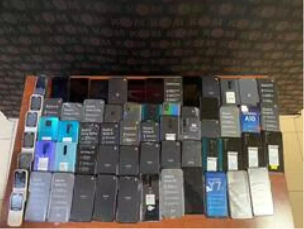 İskenderun'da 63 adet kaçak cep telefonu ele geçirildi