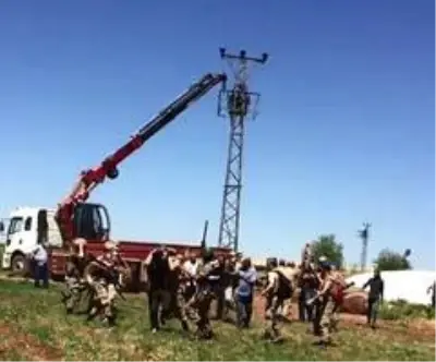 Kaçak trafolara el koyan Dicle Elektrik görevlilerine saldırdılar Kaçak trafolara el koyan Dicle Elektrik görevlilerine saldırdılar