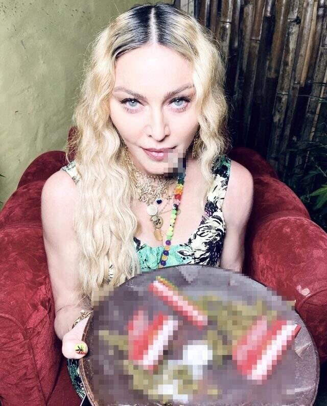 Şarkıcı Madonna, doğum gününü pasta yerine uyuşturucu madde kullanarak kutladı Şarkıcı Madonna, doğum gününü pasta yerine uyuşturucu madde kullanarak kutladı