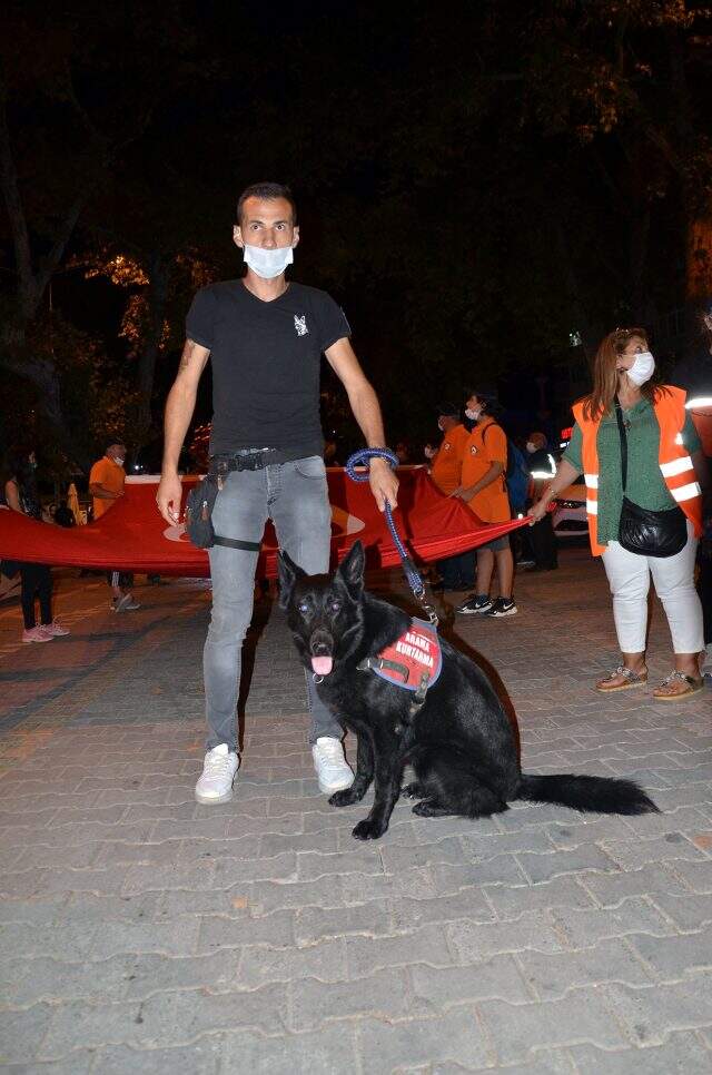 Yalova'da 17 Ağustos depremin yıldönümünde sessiz yürüyüş düzenlendi