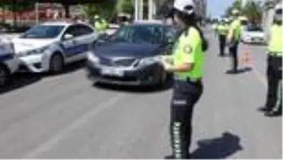 Adana'da trafik denetimi yapıldı Adana'da trafik denetimi yapıldı
