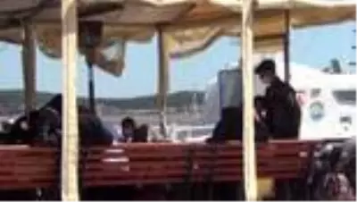 Ayvalık açıklarında Türk kara sularına geri itilen 42 sığınmacı kurtarıldı Ayvalık açıklarında Türk kara sularına geri itilen 42 sığınmacı kurtarıldı
