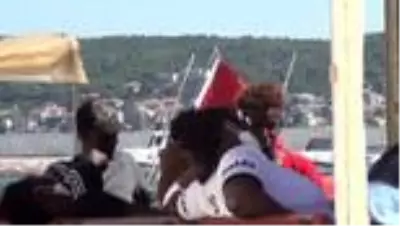 Ayvalık açıklarında Türk kara sularına geri itilen 42 sığınmacı kurtarıldı Ayvalık açıklarında Türk kara sularına geri itilen 42 sığınmacı kurtarıldı