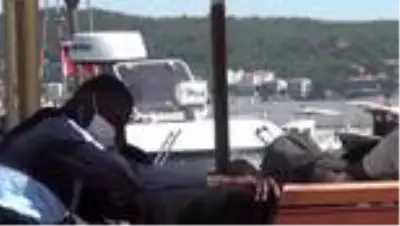 Ayvalık açıklarında Türk kara sularına geri itilen 42 sığınmacı kurtarıldı Ayvalık açıklarında Türk kara sularına geri itilen 42 sığınmacı kurtarıldı