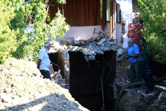 Bursa'da meydana gelen esrarengiz cinayetin zanlısı yakalandı Bursa'da meydana gelen esrarengiz cinayetin zanlısı yakalandı