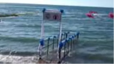 HATAY Arsuz'da engellilerin denize girebilmesi için rampa yapıldı HATAY Arsuz'da engellilerin denize girebilmesi için rampa yapıldı