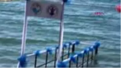 HATAY Arsuz'da engellilerin denize girebilmesi için rampa yapıldı HATAY Arsuz'da engellilerin denize girebilmesi için rampa yapıldı